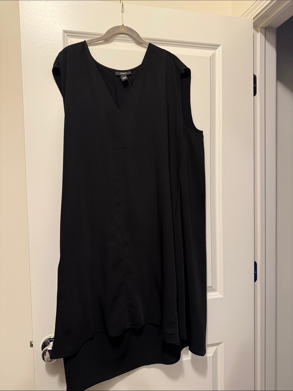 Alfani Woman Black V-Neck Sleeveless Dress